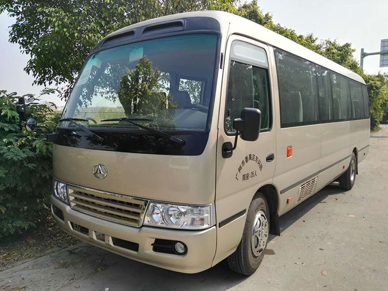 26座中巴车